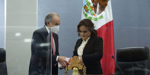 Carreras López entregó Sexto Informe de Gobierno al Congreso del Estado