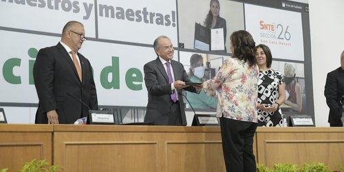 El maestro nunca se olvida, enseña, orienta y forja una sociedad de bien: JM Carreras