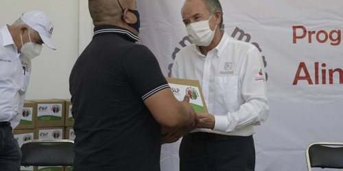 Entregan JM Carreras y Lorena Valle paquetes del Programa Emergente Alimentario 2020 “Mano a mano”