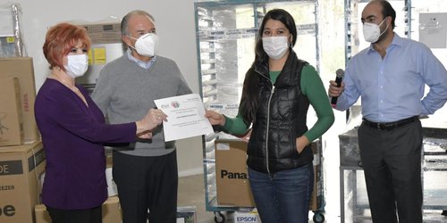 Juan Manuel Carreras entrega apoyos del programa Mano a Mano en tu Local