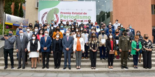 Gobernador Carreras entregó el Premio Estatal de Periodismo 2021