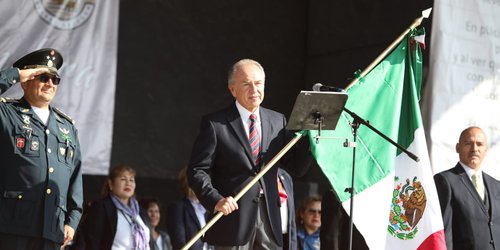 JM Carreras toma protesta de lealtad a la Bandera de México