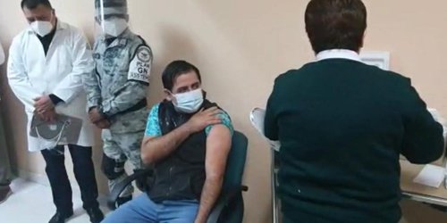 Comenzó aplicación de vacunas a personal médico de SLP