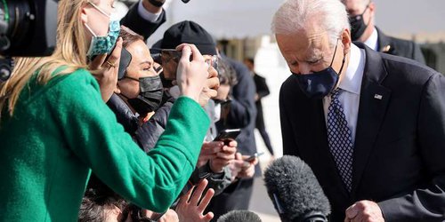 Crece aprobación a Biden a medida que más estadounidenses reciben vacunas