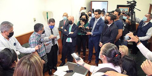 Periodistas se reúnen con diputados; piden justicia por 11 homicidios