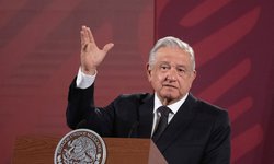 Analiza López Obrador quitar el horario de verano en México