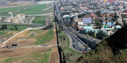 EU reforzará el muro fronterizo con torres de vigilancia inteligentes