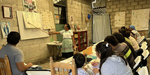 La maestra Chencha: una vida dedicada a preservar el otomí en el Valle del Mezquital.