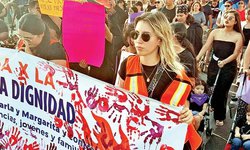 Marchan en Sonora contra feminicidios; exigen justicia para madre y sus 3 hijas asesinadas