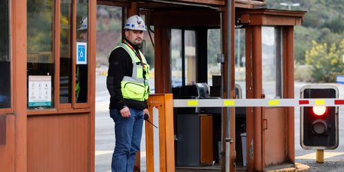 Hallan sin vida a 1 de los 5 mineros atrapados a más de mil metros de profundidad en Chile.