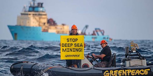 Greenpeace realiza protesta en el Océano Pacífico contra la minería en el fondo del mar