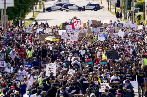 Multitudes-miriovede.jpg