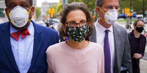 Mujer ligada a Keith Raniere y caso NXIVM
