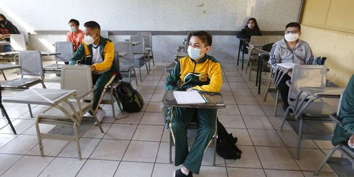 Niños mexicanos vuelven a aulas de Jalisco tras 1 año sin clases presenciales