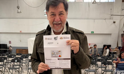 Noroña presume que ya tiene Pensión del Bienestar; "ya me llegó mi tarjeta", dice