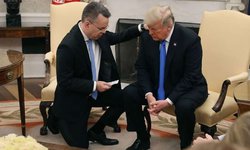 Evangélicos y católicos ya no ven “tan bueno” a Trump