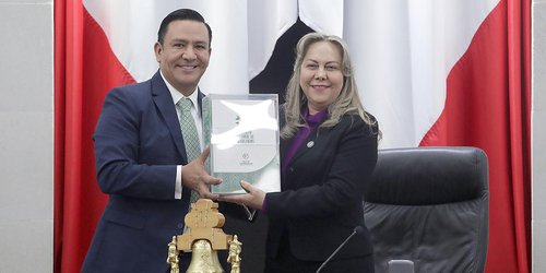 Recibe la directiva del congreso del estado el informe correspondiente al cuarto año de gobierno del poder ejecutivo, en sesión solemne