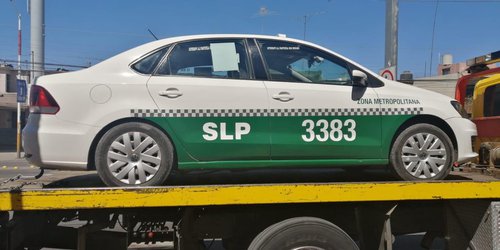 Sancionan a taxista por atropellar a un perro