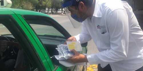 SCT reparte cubrebocas y supervisa sanitización en transporte público