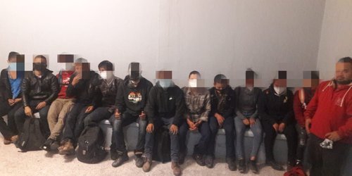 Rescatan en Cerritos a 13 migrantes, y detienen a sujeto por tráfico ilegal de personas