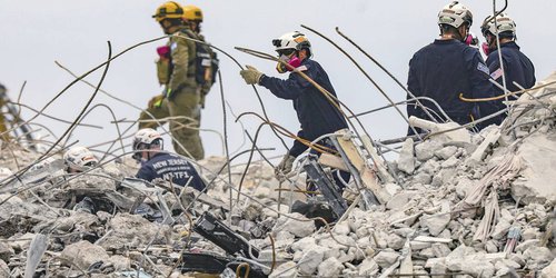 Suman 60 muertos y 80 desaparecidos tras desplome de edificio en Miami