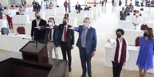 Rinden protesta siete diputados suplentes en el Congreso del Estado