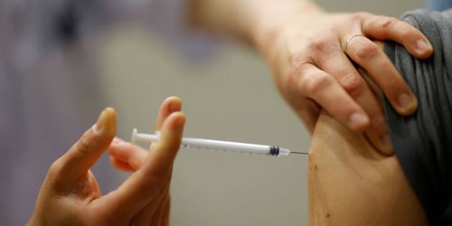 Certificado de vacuna contra COVID podría ser obligatorio en la zona industrial