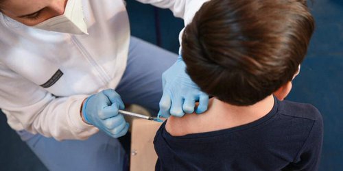 Llaman a padres de familia a vacunar a niñas y niños contra el Covid