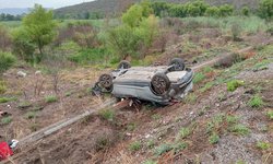 Maestra resulta lesionada tras volcadura en la carretera Rioverde–San Ciro