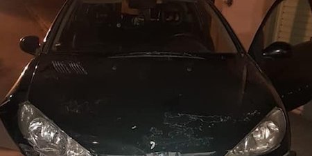 Impacta vehículo estacionado en calle Porfirio Díaz y huye