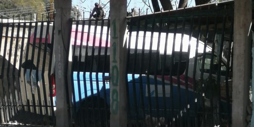 Reportan unidad de traslados del DIF encerrada en domicilio