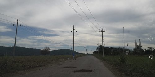 Gobierno Municipal no responde, y personas tapan baches de caminos en Tamasopo