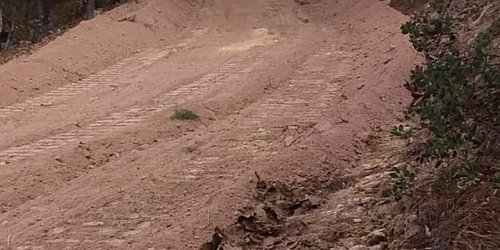 Arnulfo Urbiola sigue abriendo y emparejando caminos de la sierra