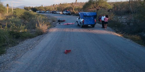 Motociclista muere al chocar con camioneta en camino a Santa Rita