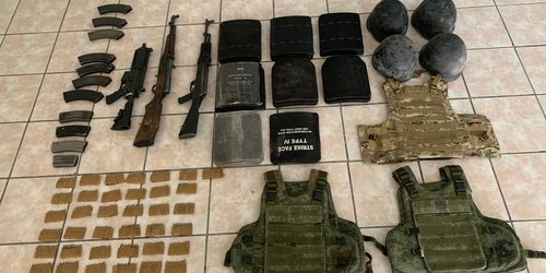 Tropas militares aseguran armas y cartuchos en Salinas de Hidalgo