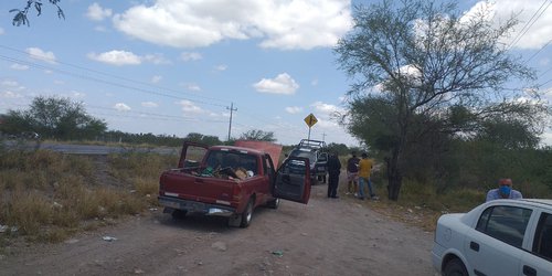 Roban camioneta, y el dueño sin ayuda de la policía, la recupera