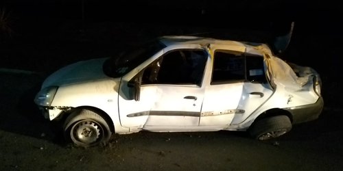 Campesino herido al volcar su automóvil en la supercarretera