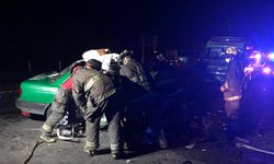 Mueren tres personas en choque sobre la supercarretera a Cerritos