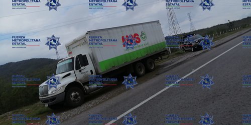 Camión abarrotero robado aparece en el Cerrito de la Cruz