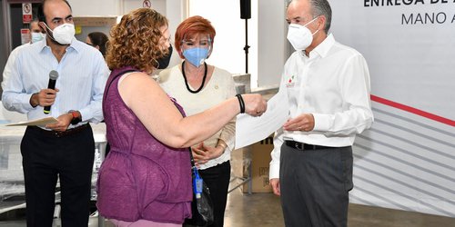 JMCL entrega 250 apoyos para micro negocios a emprendedores de la capital