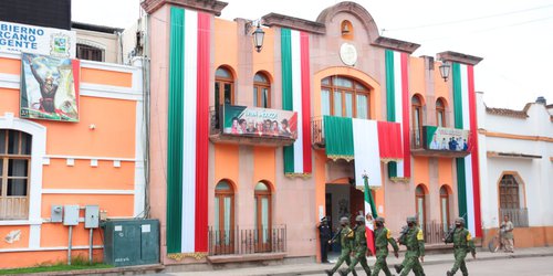 Alcalde llama a estar unidos y enfrentar al enemigo invisible que afecta la salud de los mexicanos