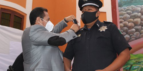 Ascienden de grado a cinco policías municipales de Rioverde