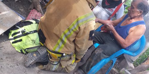 Anciano cayó a fosa profunda en CdFdz: Bomberos lo rescató