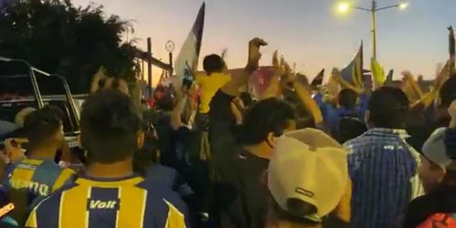 Aficionados abarrotan exterior del estadio Alfonso Lastras