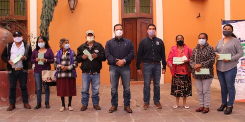 Ocho adultos mayores recibieron una visa para ver a sus hijos en Estados Unidos