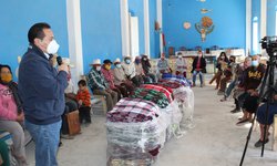 Alcalde entregó cobijas a adultos mayores de Progreso