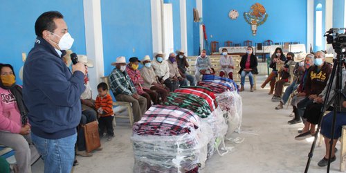 Alcalde entregó cobijas a adultos mayores de Progreso