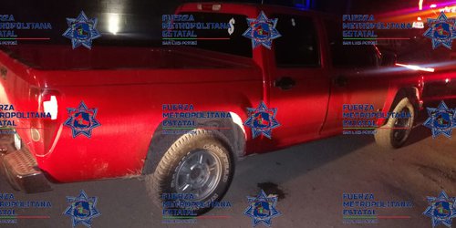 Detienen a tipo del Refugio por conducir vehículo con placas sobrepuestas