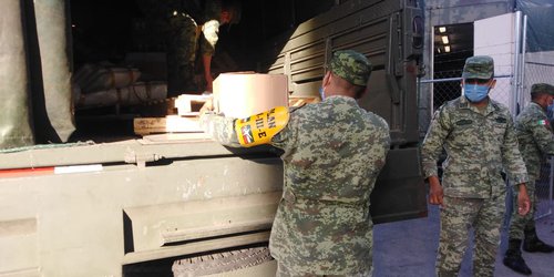 El Ejército Mexicano entrega equipo de protección al Hospital Morones
