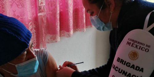 Inicia vacunación de adultos mayores contra el COVID en la Huasteca Norte